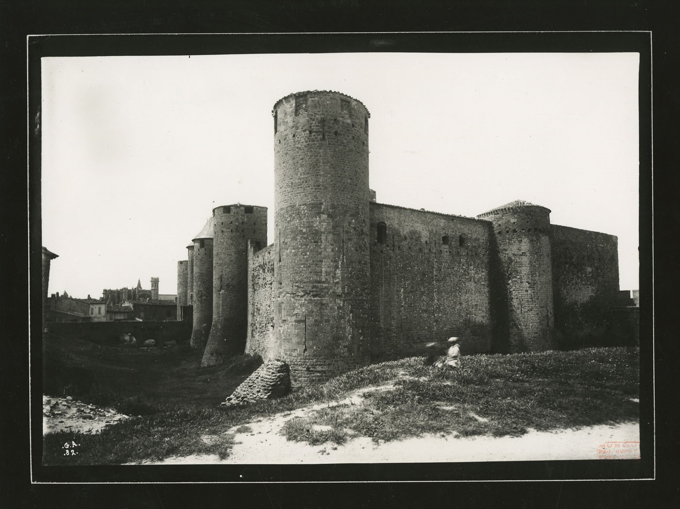 Carcassonne. Deux tours avant les restaurations
