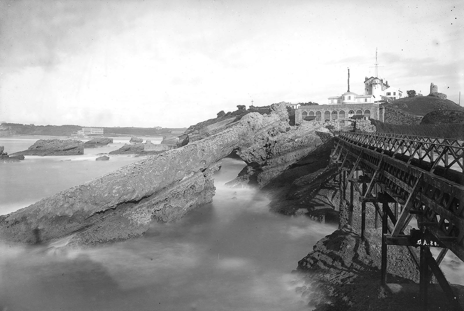 Biarritz. Pont du rocher de la Vierge