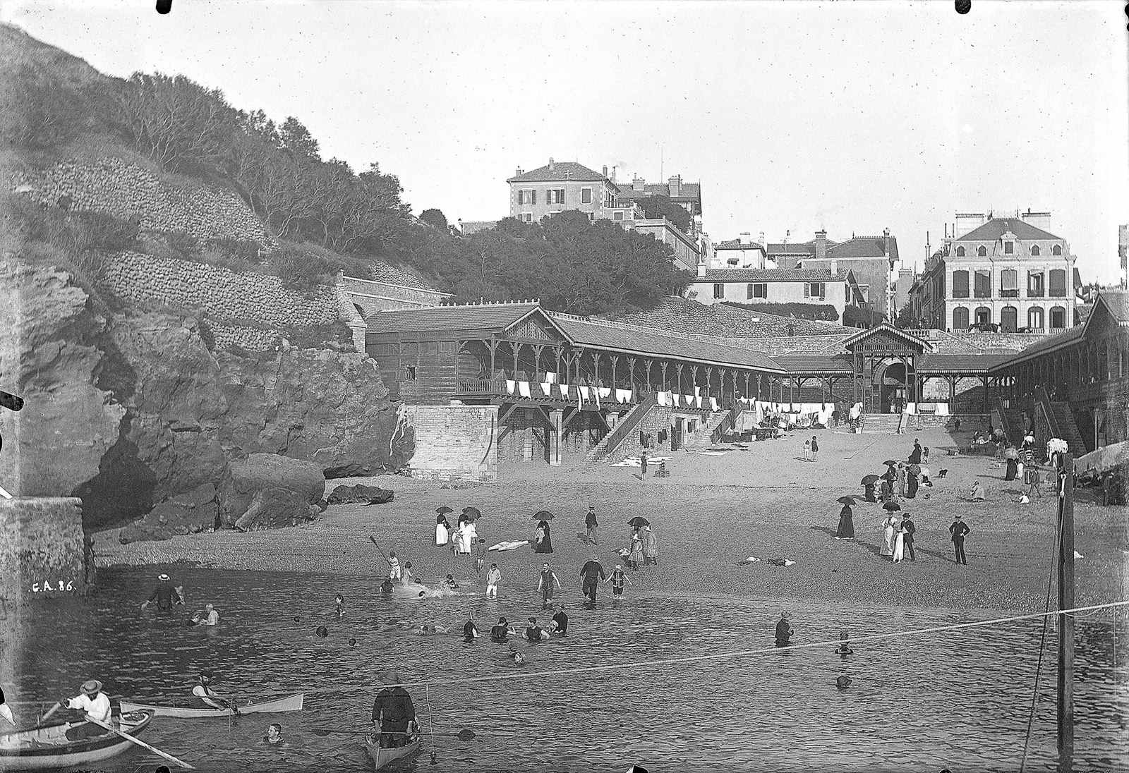 Biarritz. Etablissement des bains du vieux port