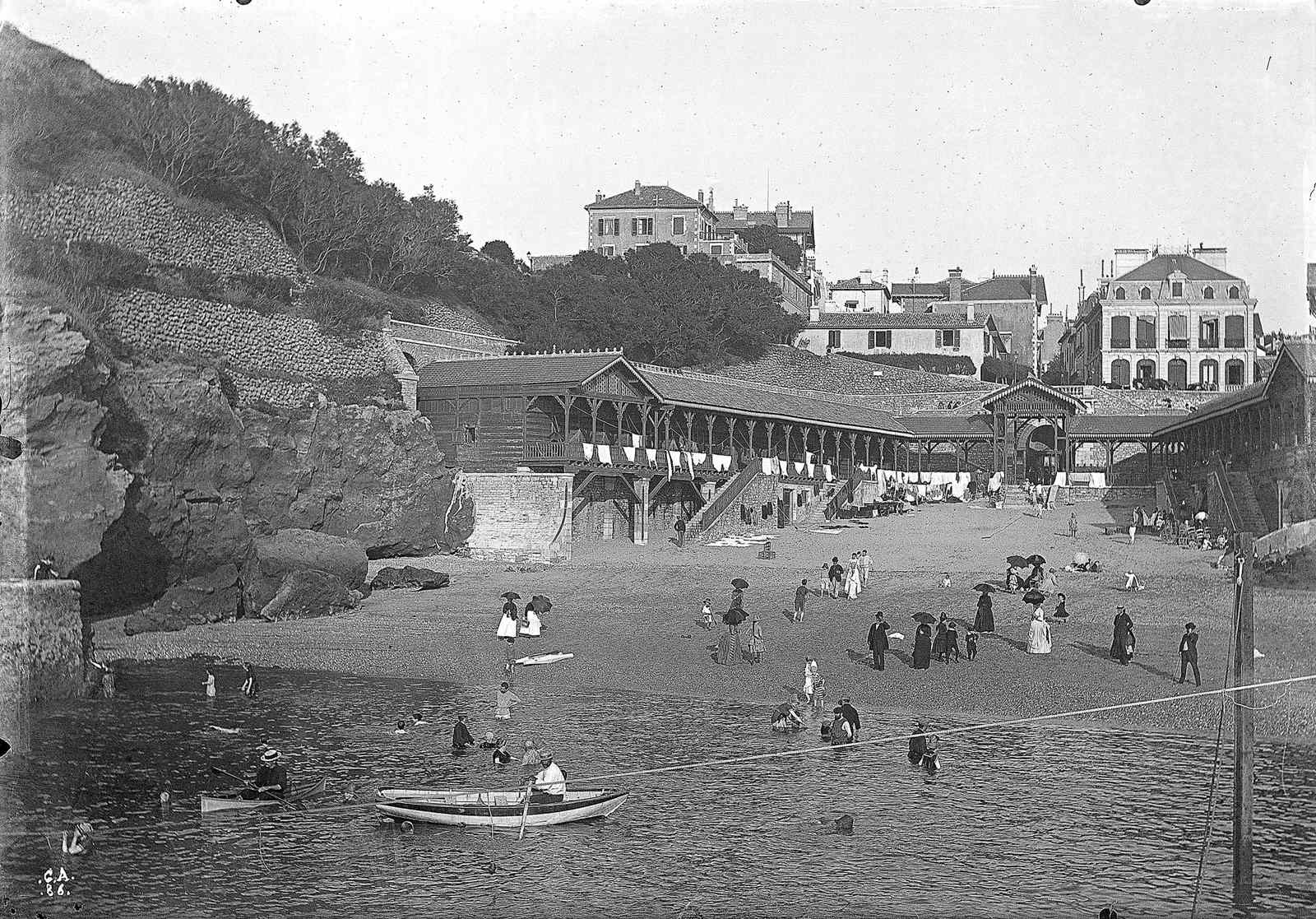Biarritz. Etablissement des bains du vieux port