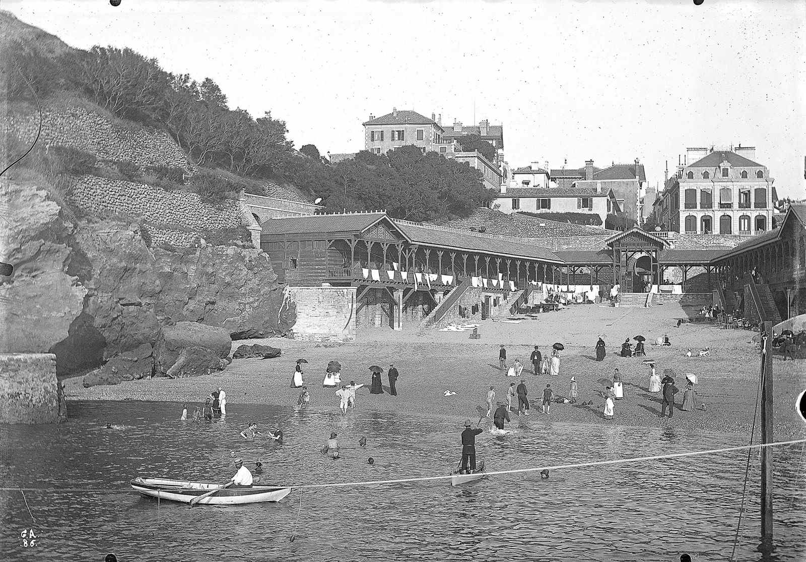 Biarritz. Etablissement des bains du vieux port