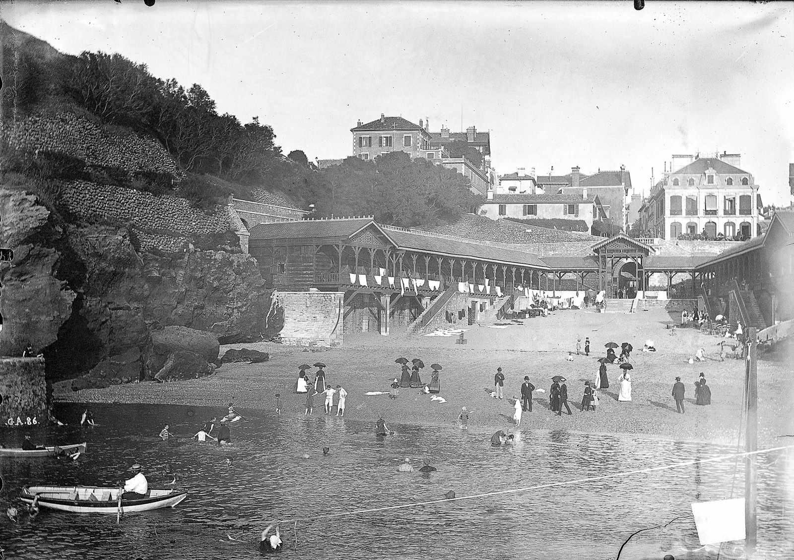 Biarritz. Etablissement des bains du vieux port