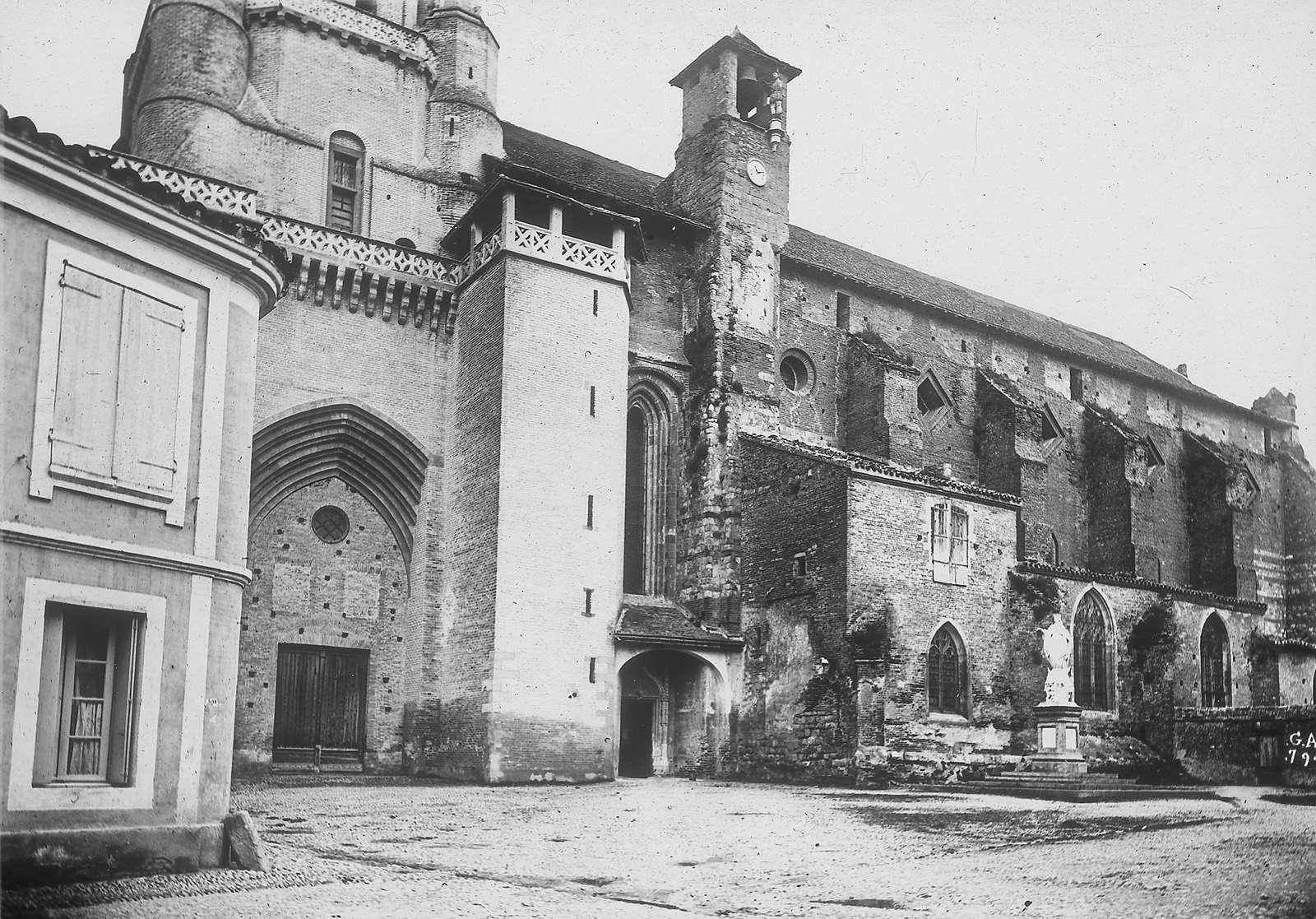 Lavaur. Eglise Saint-Alain