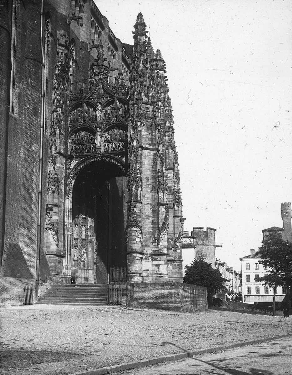 Albi. Le porche de la cathédrale en hauteur