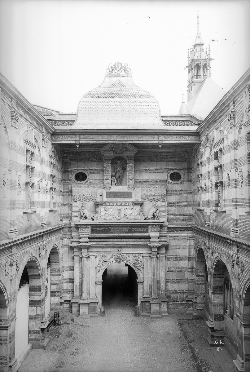 Porte Henri IV au Capitole