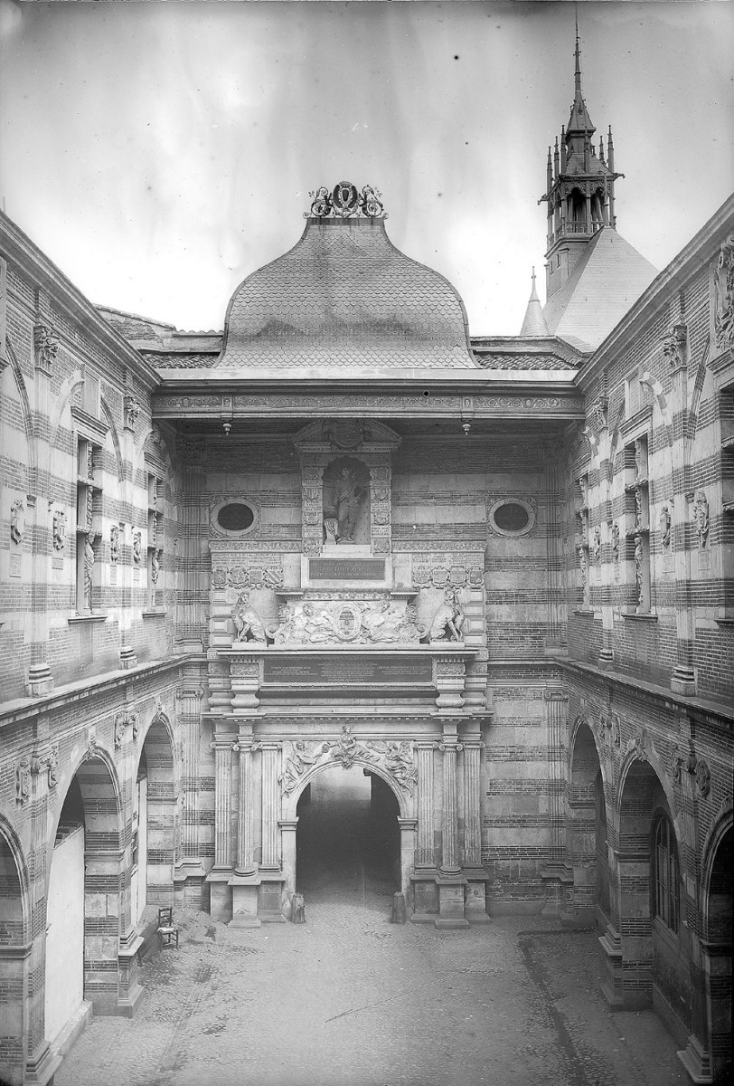 Porte Henri IV au Capitole