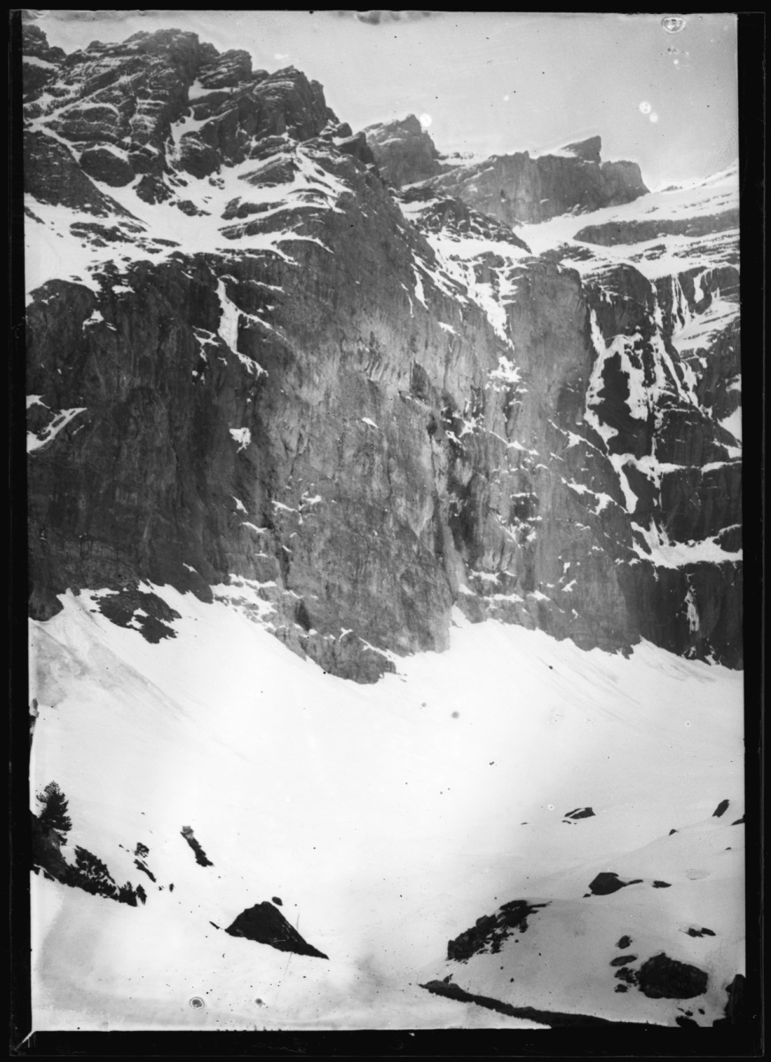 Gavarnie. Dans le cirque