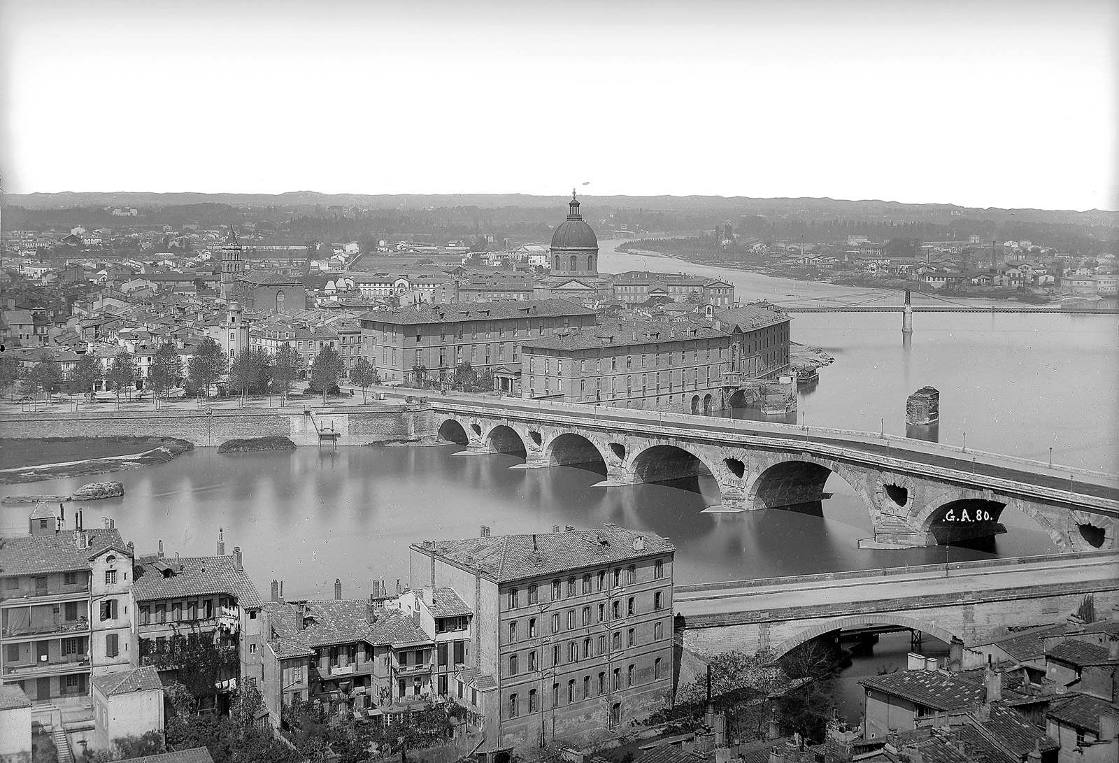 Toulouse. Panorama du clocher de la Dalbade