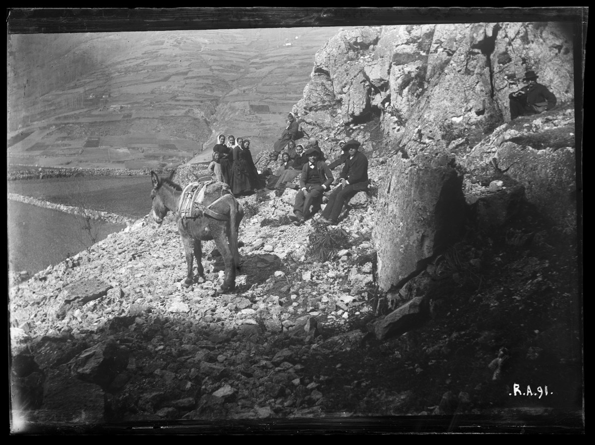 Tarascon. Près de la grotte de Bédeillac
