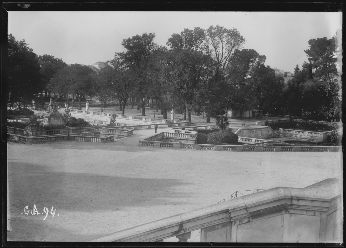 Nîmes. Les bains romains