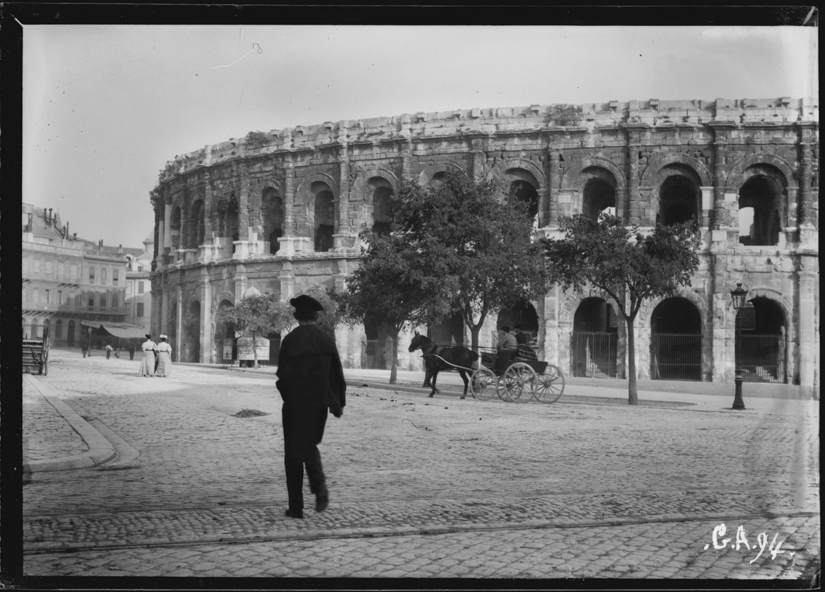 Nîmes. Les arènes