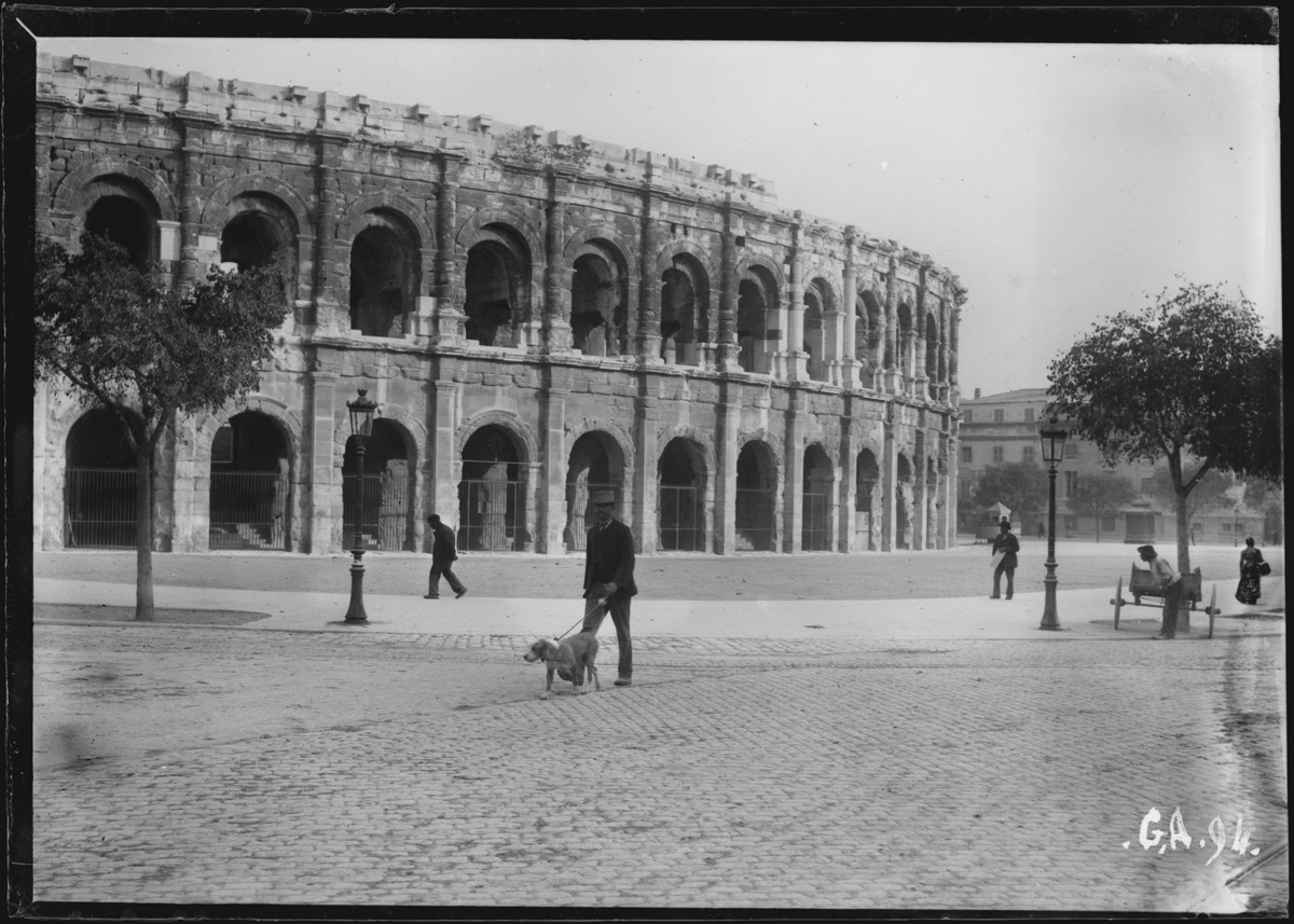 Nîmes. Les arènes