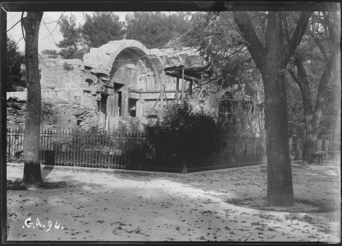 Nîmes. Le temple de Diane