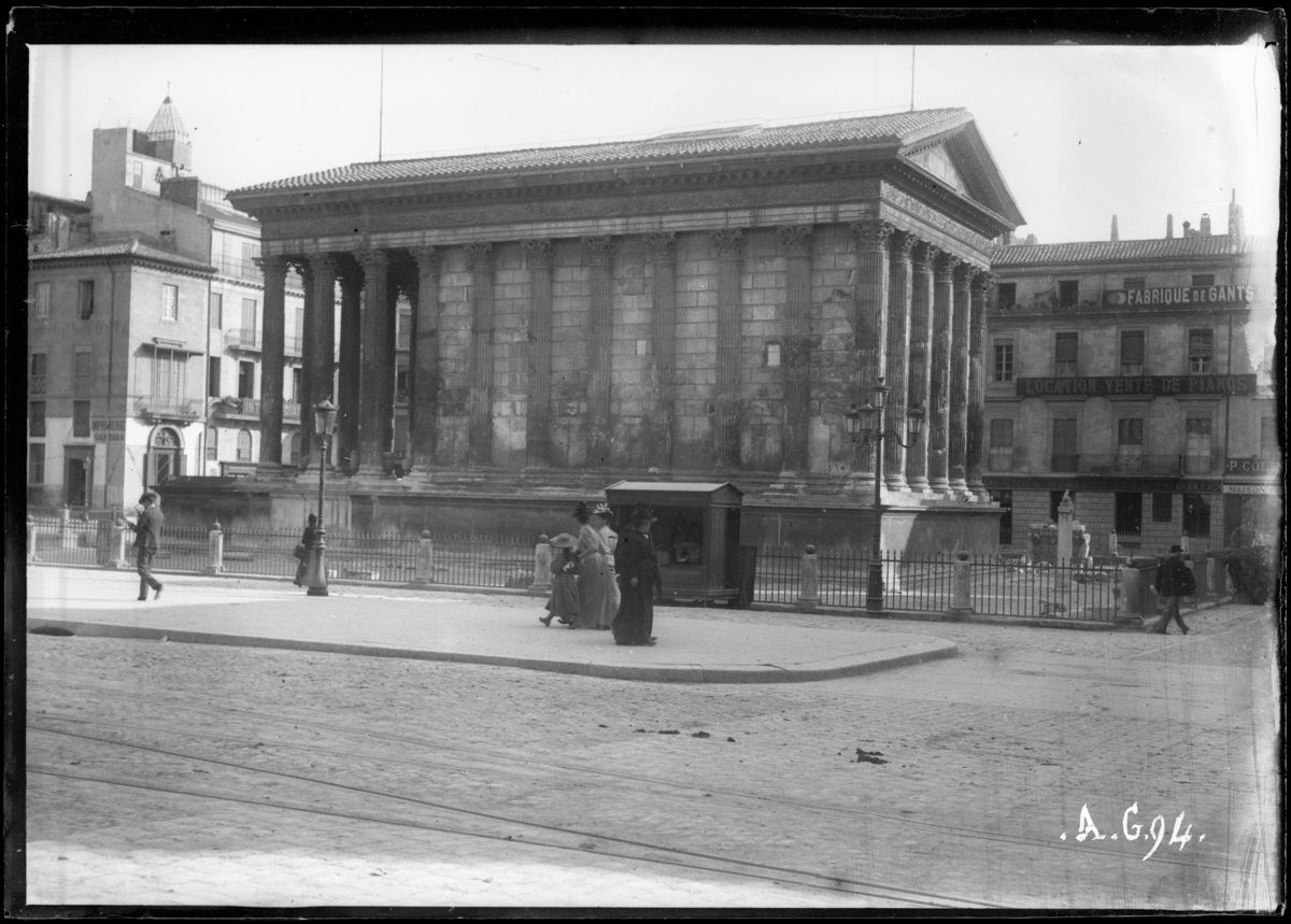 Nîmes. La maison carrée