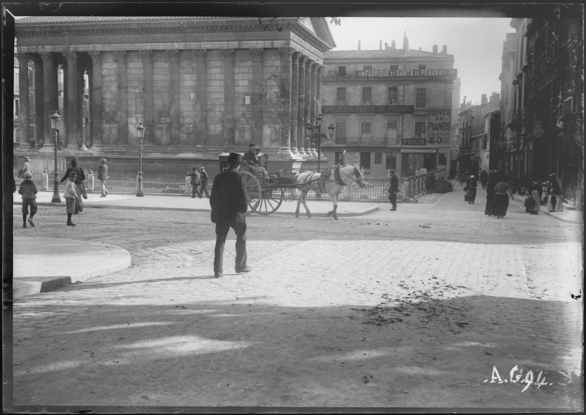 Nîmes. La maison carrée
