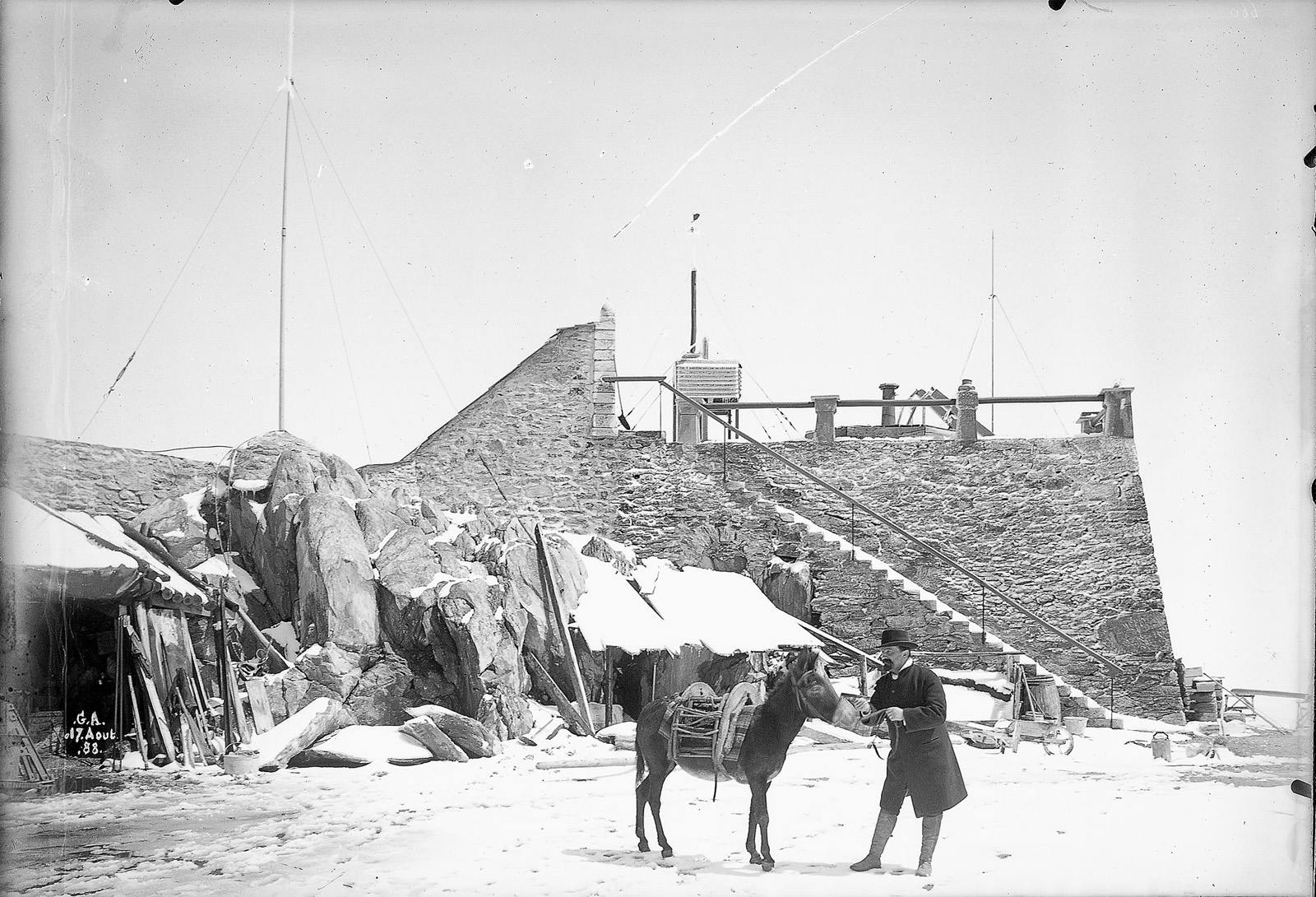 Pic du Midi. L'observatoire tourmenté de neige