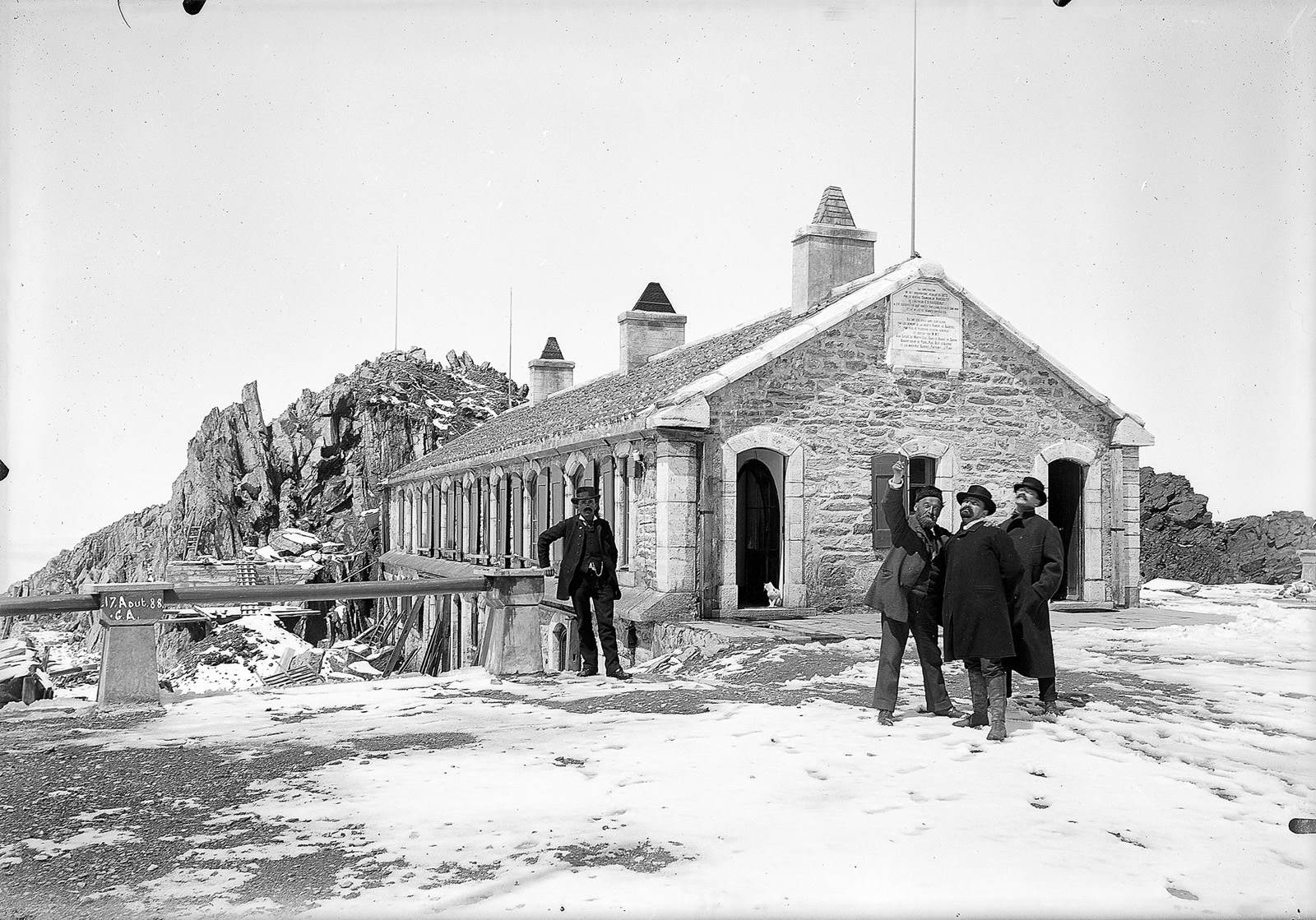 Pic du Midi. L'observatoire tourmenté de neige