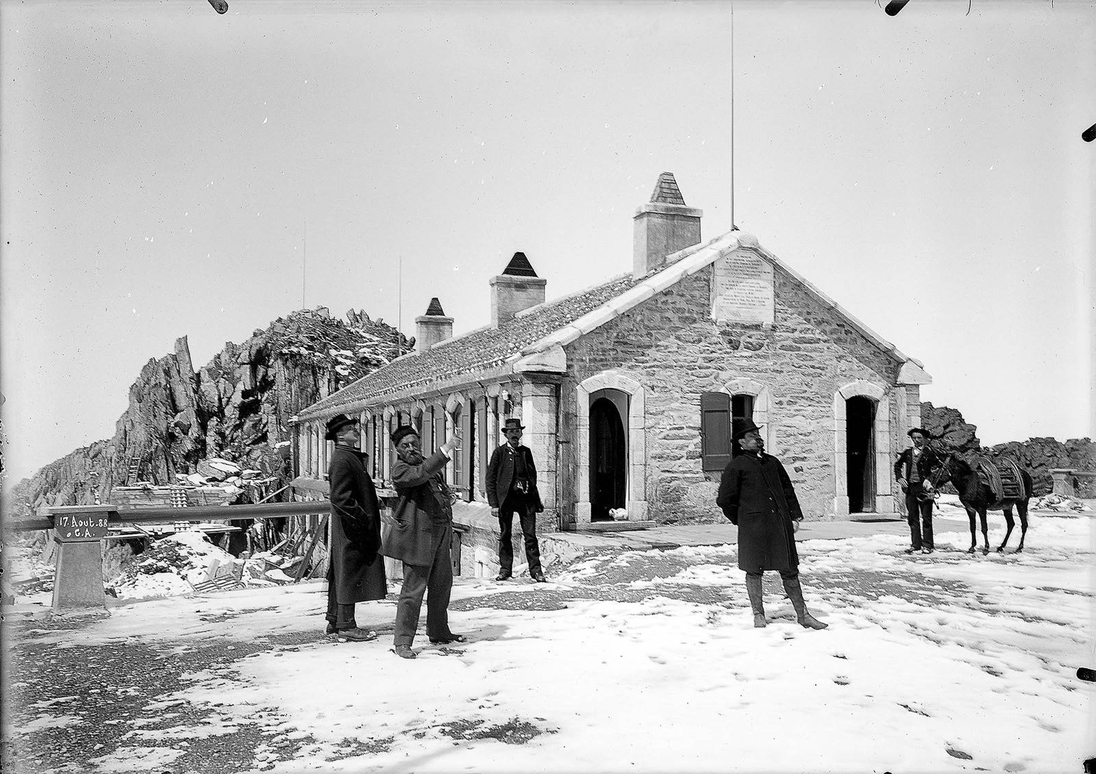 Pic du Midi. L'observatoire tourmenté de neige