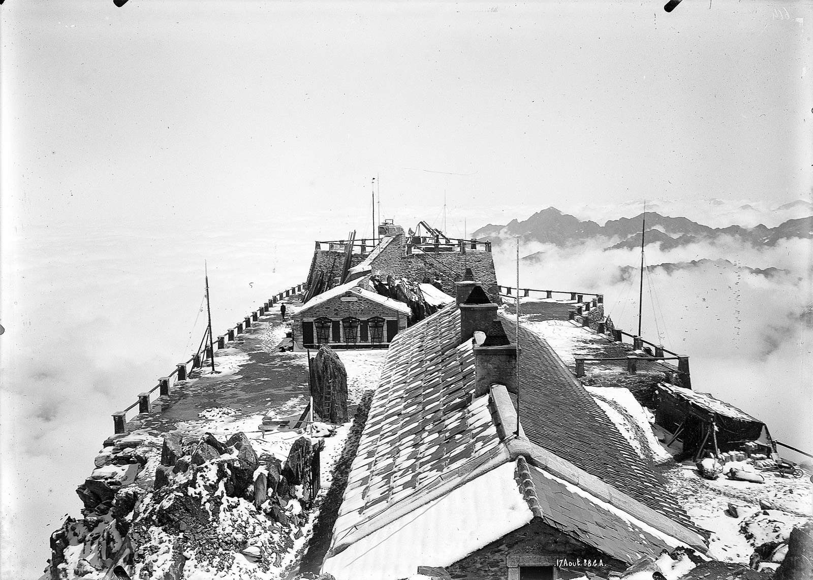 Pic du Midi. L'observatoire tourmenté de neige