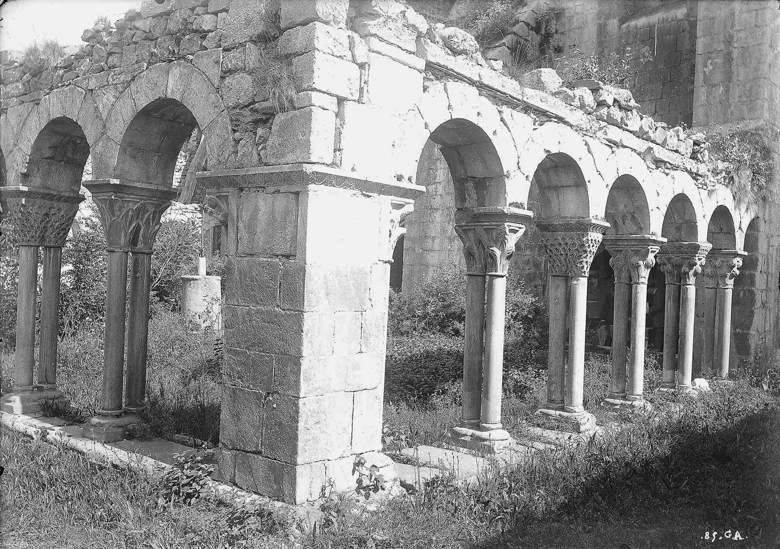 Saint-Bertrand-de-Comminges. Cathédrale, le cloître.