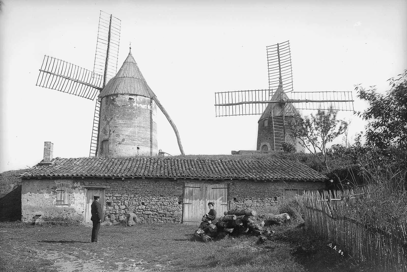Verfeil. Moulins et ferme