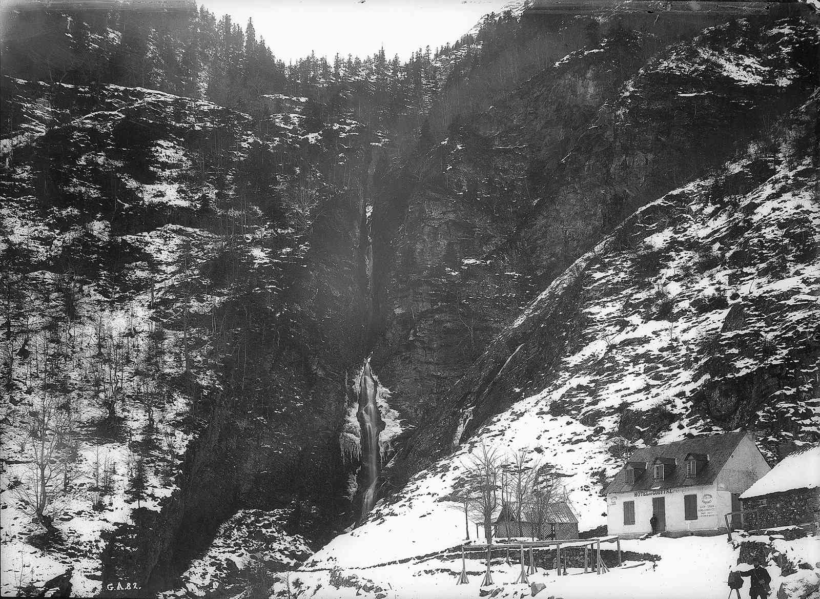 Cascade d'Enfer. Vallée du Lys en hiver