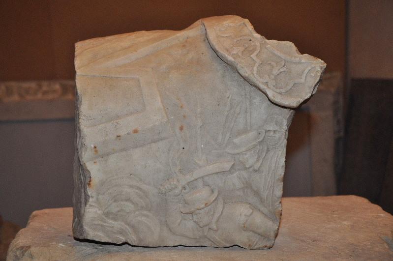 Fragment du mausolée de Hector de Gélas de Voisins, Baron d'Ambres