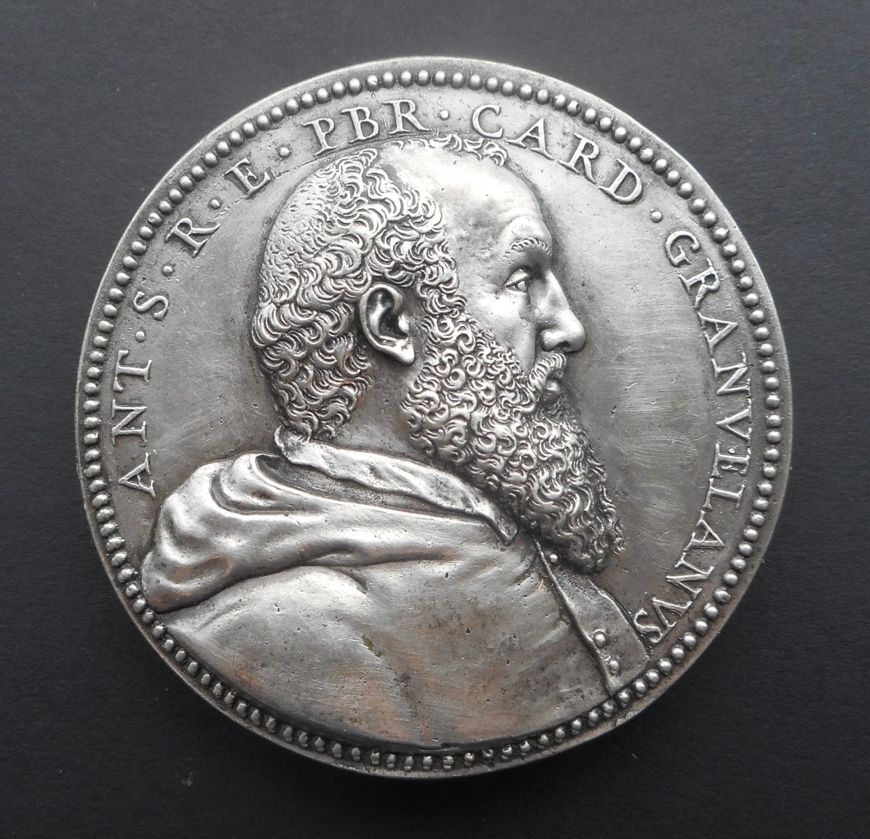 Médaille uniface d'Antoine Perrenot, cardinal de Granvelle, vers 1570