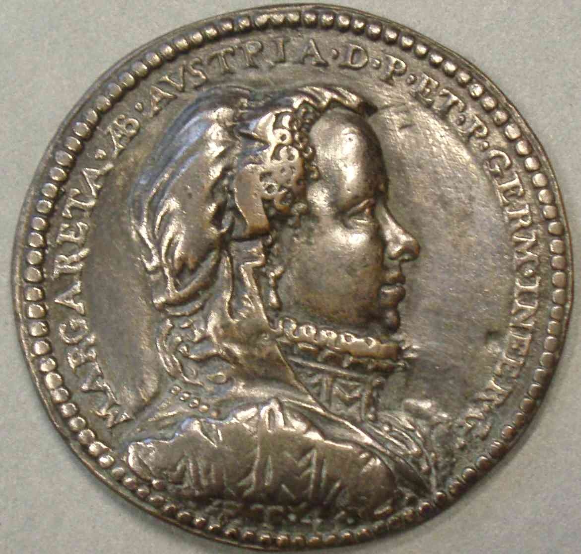 Médaille Marguerite de Parme agée de 45 ans, déesse face aux éléments, 1567 ; Marguerite de Parme