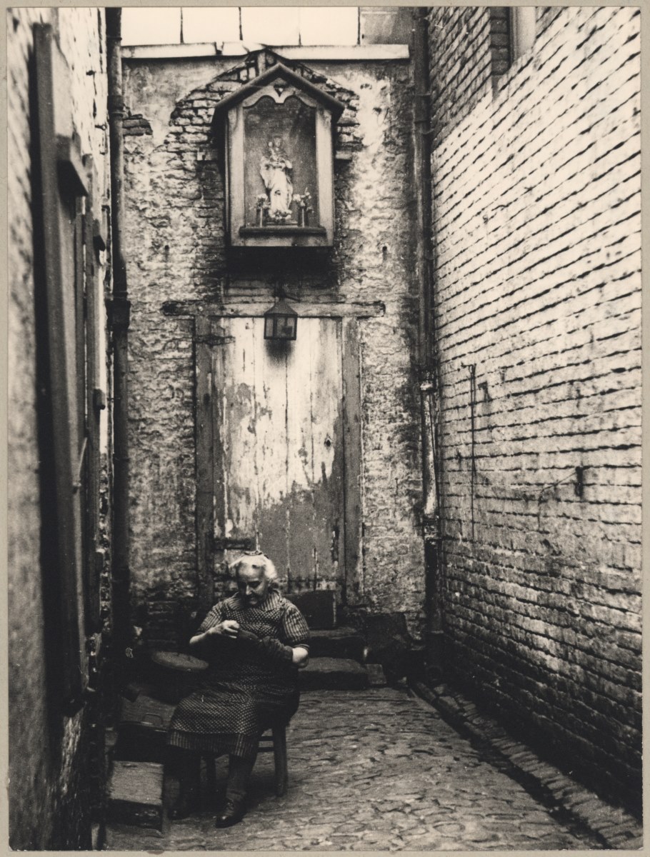 Niche murale de la cour des Trépassés, Rue des Poissonceaux (Titre d'origine)