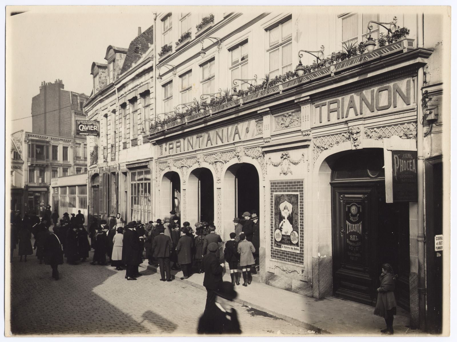 Entrée du cinéma Printania-Trianon, rue d'Amiens à Lille (Titre factice)