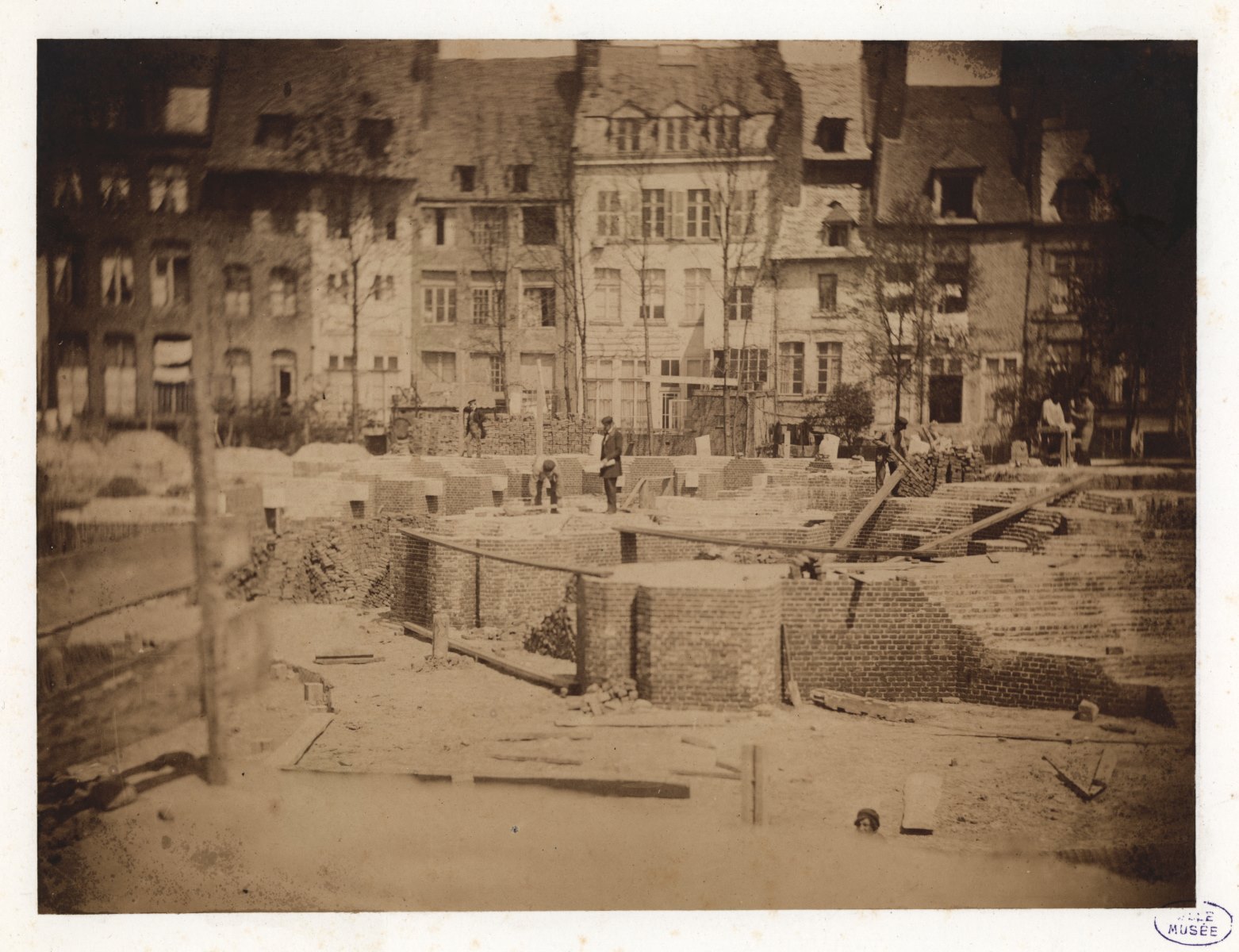 Construction de la crypte de Notre-Dame de la Treille (Titre factice)