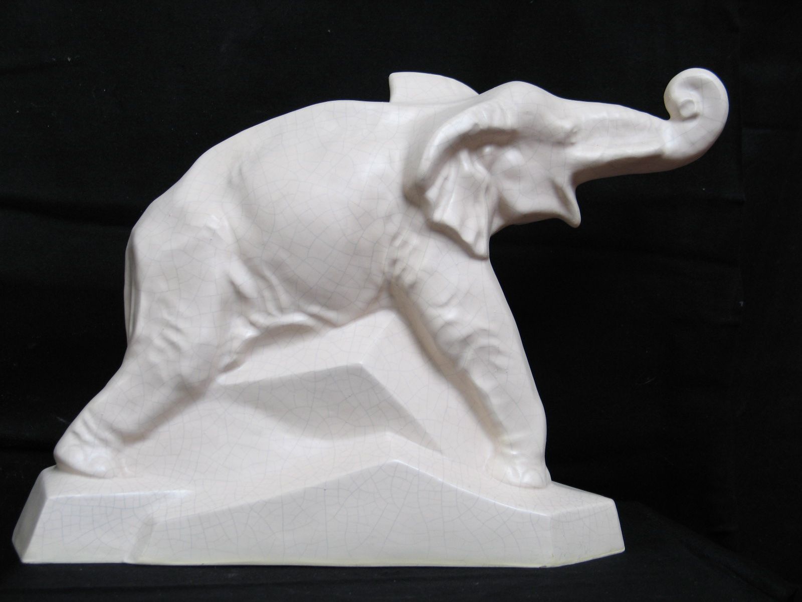 Eléphant barissant - Dolly