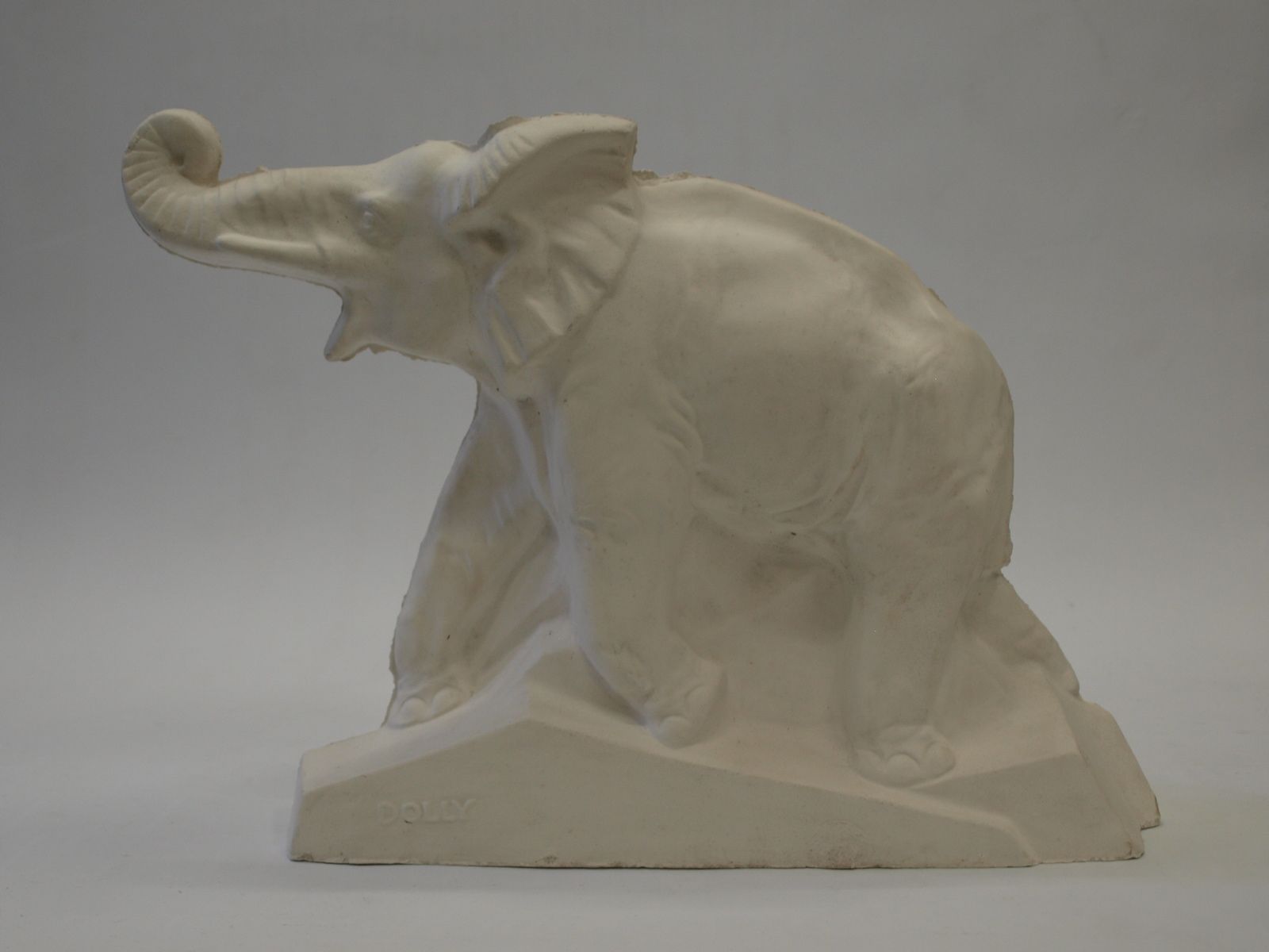 Eléphant barissant - Dolly