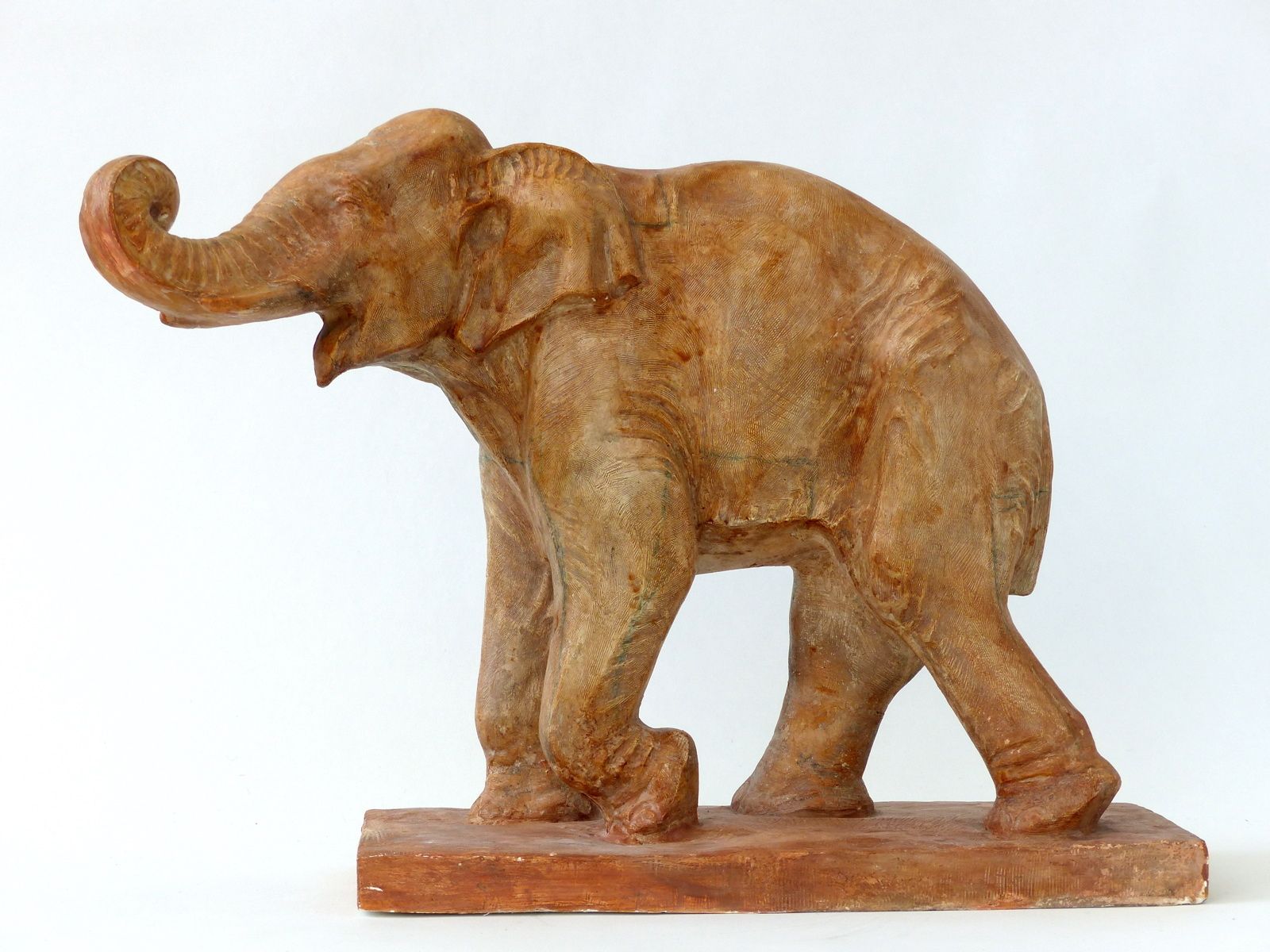 Eléphant barissant