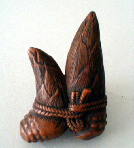 Netsuké en bois représentant des pousses de bambou