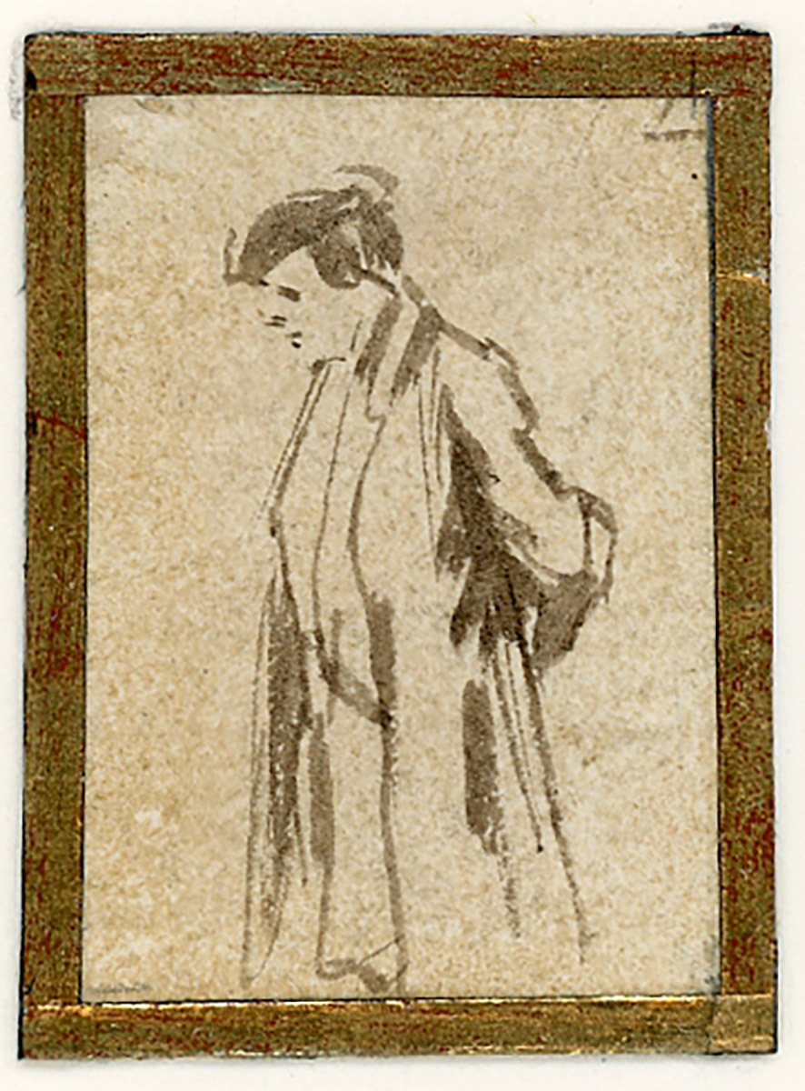 Homme vu à mi-jambes, les mains derrière le dos