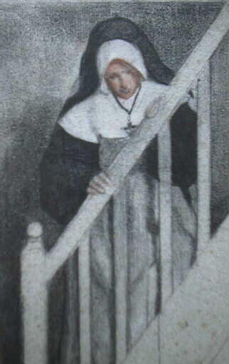 Religieuse dans un escalier