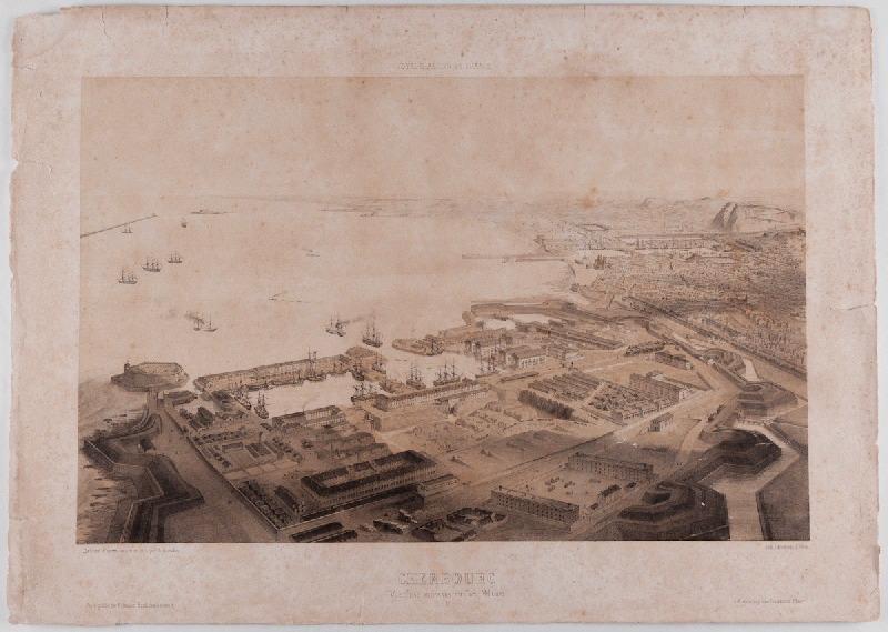 Cherbourg, vue prise au-dessus du port militaire ; Voyage aérien en France