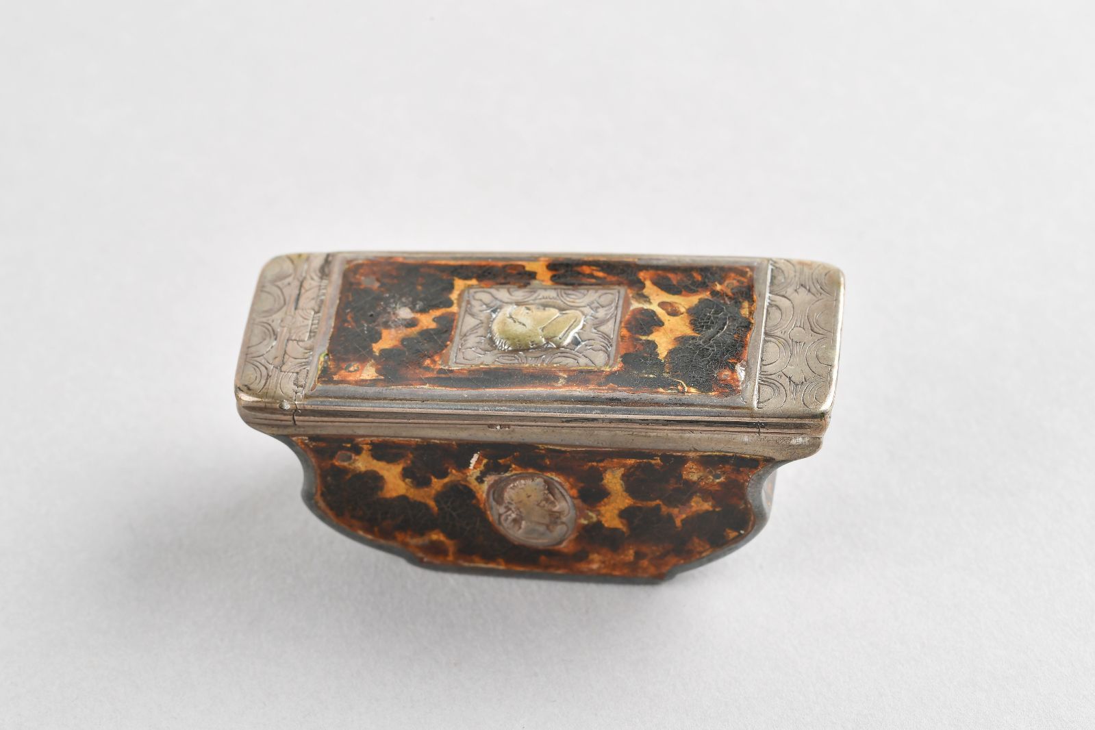 Boîte en écaille simulée