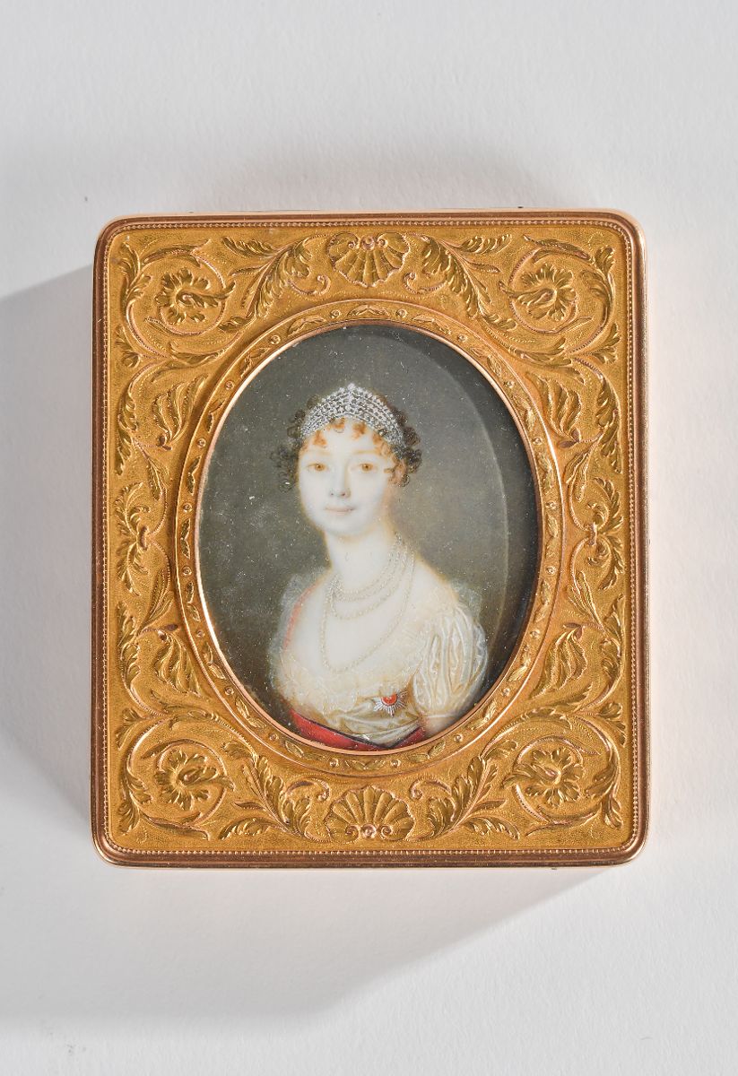 Tabatière avec femme au diadème