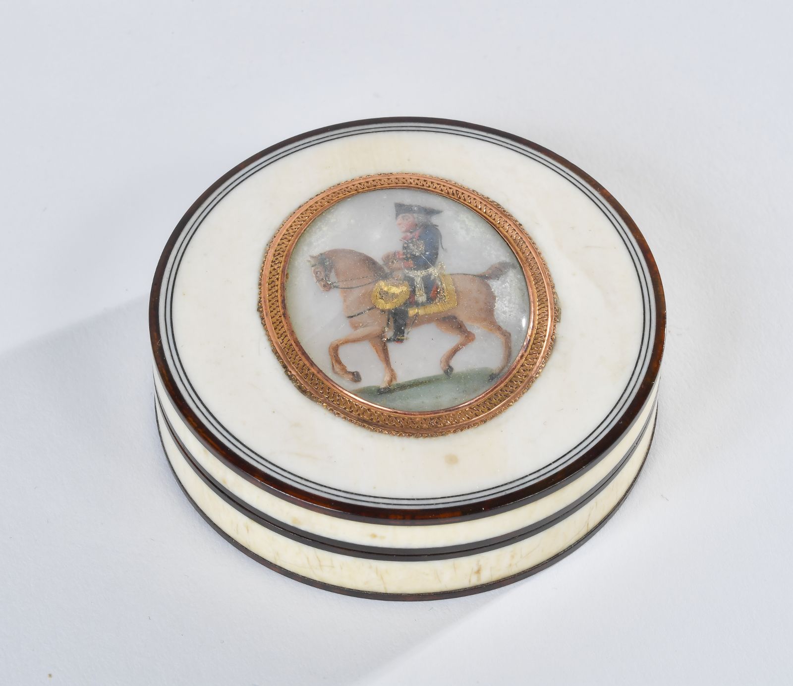 Bonbonnière avec cavalier