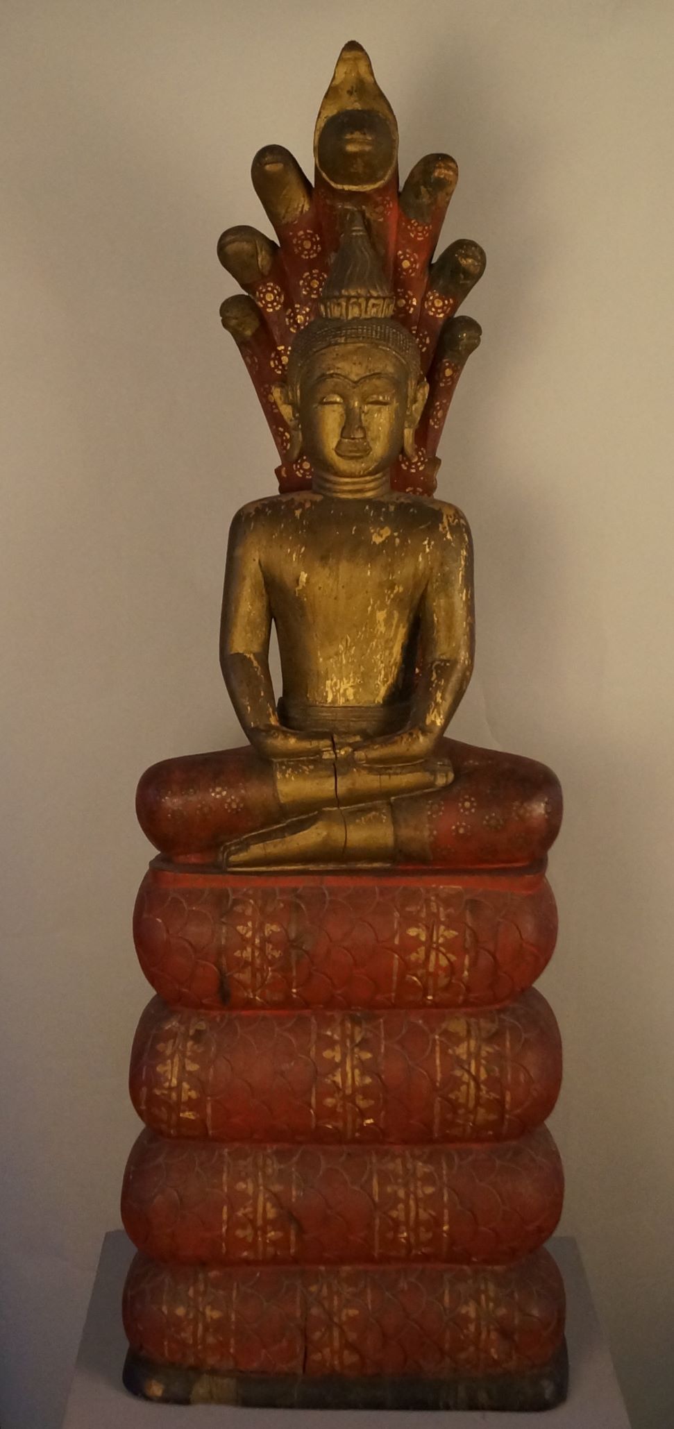 Bouddha protégé par le roi des nagas