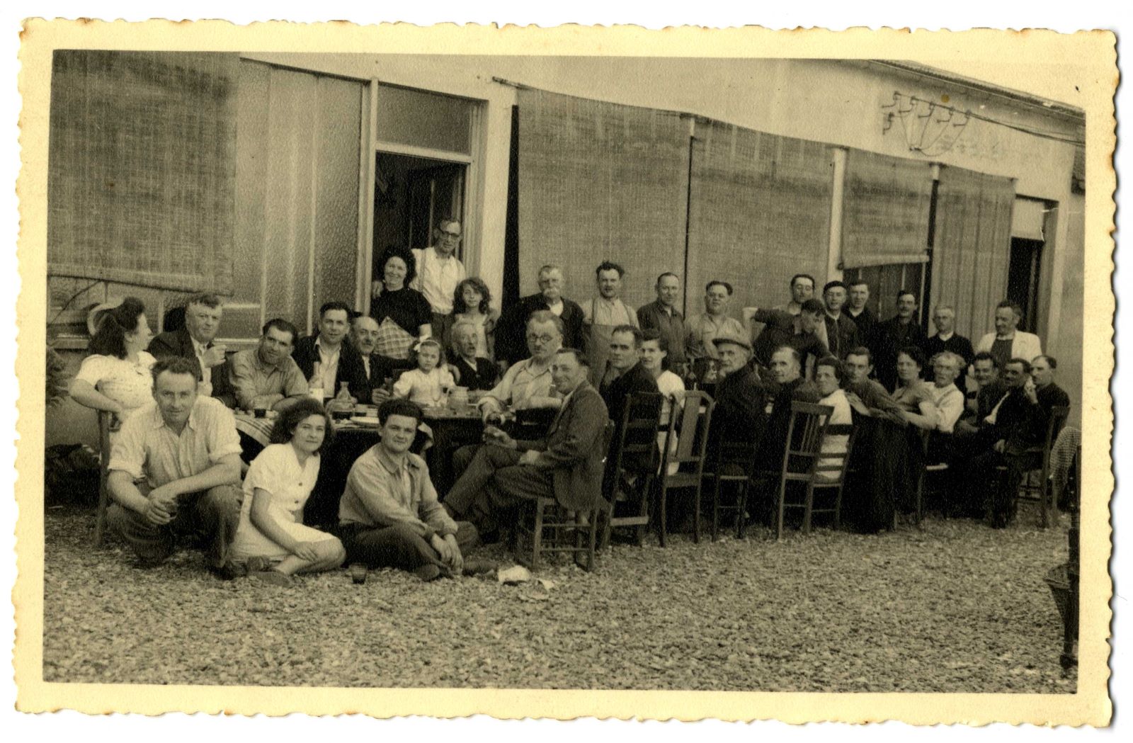 Ouvriers de l'atelier Malerne lors d'un banquet (titre factice)