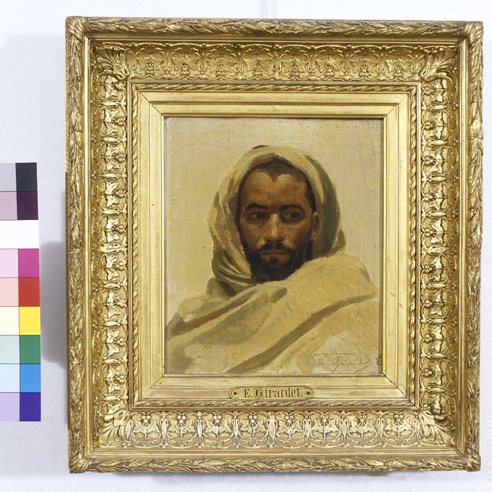 Portrait en buste d'un jeune homme du Maghreb
