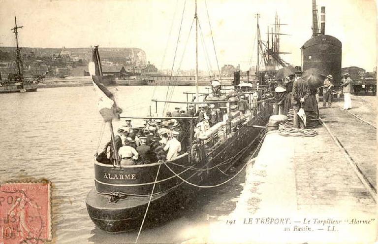 Le Tréport. Le torpilleur Alarme au bassin