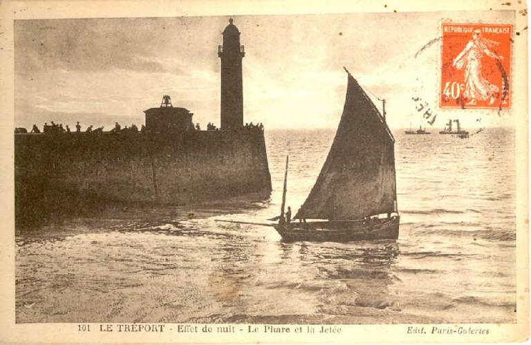 Le Tréport. Effet de nuit. Le phare et la jetée
