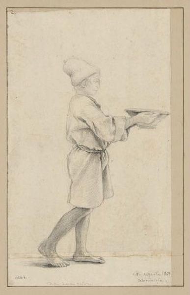 Figure d'un jeune garçon portant un plat