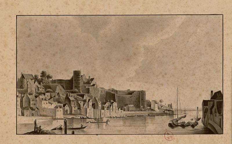 Le château et son environnement depuis l'amont rive droite ; Le château d'Angers (Titre d'A. Recouvreur)