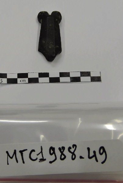 Amulette en forme de double plume shouty